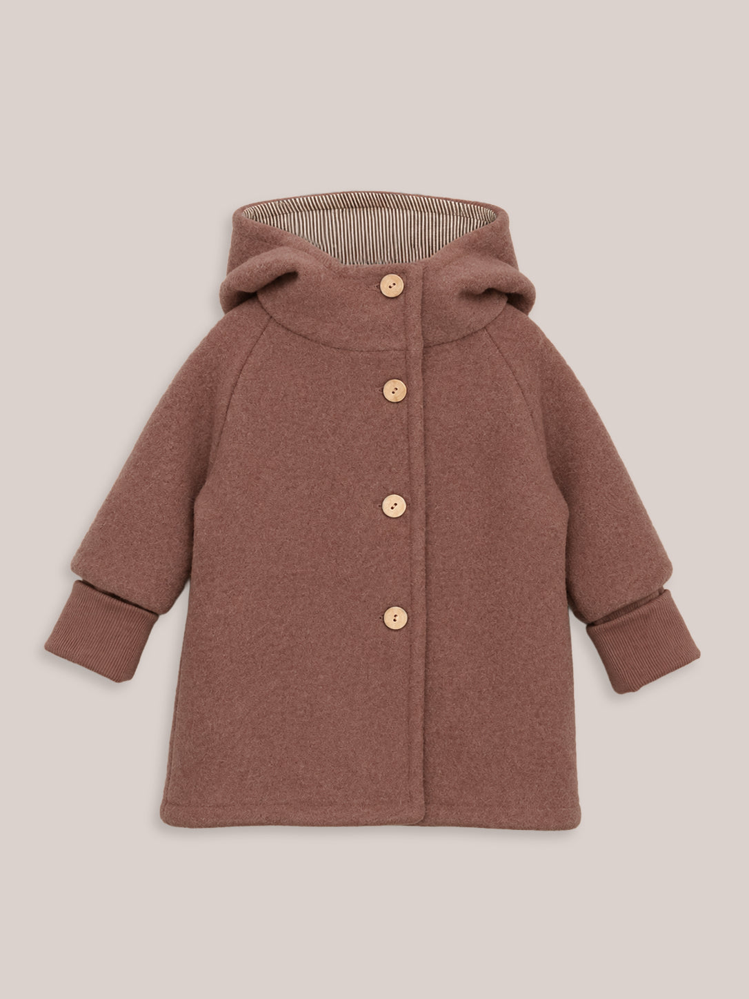 petit cochon Wichteljacke aus braunem Wollwalk mit Kapuze, Bio-Jersey-Futter und Holzknöpfen für Kinder