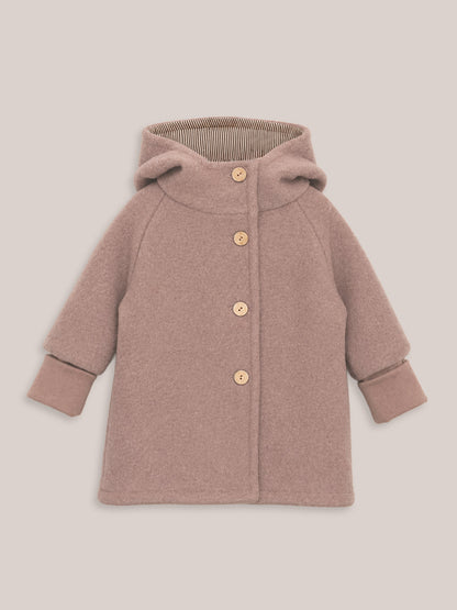 petit cochon Wichteljacke aus altrosa Wollwalk mit Kapuze, Bio-Jersey-Futter und Holzknöpfen für Kinder