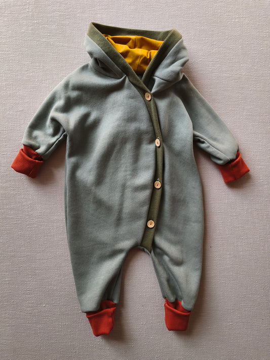 Upcycling Kuschelanzug Bio Sweat Frechdachs Gr 6M