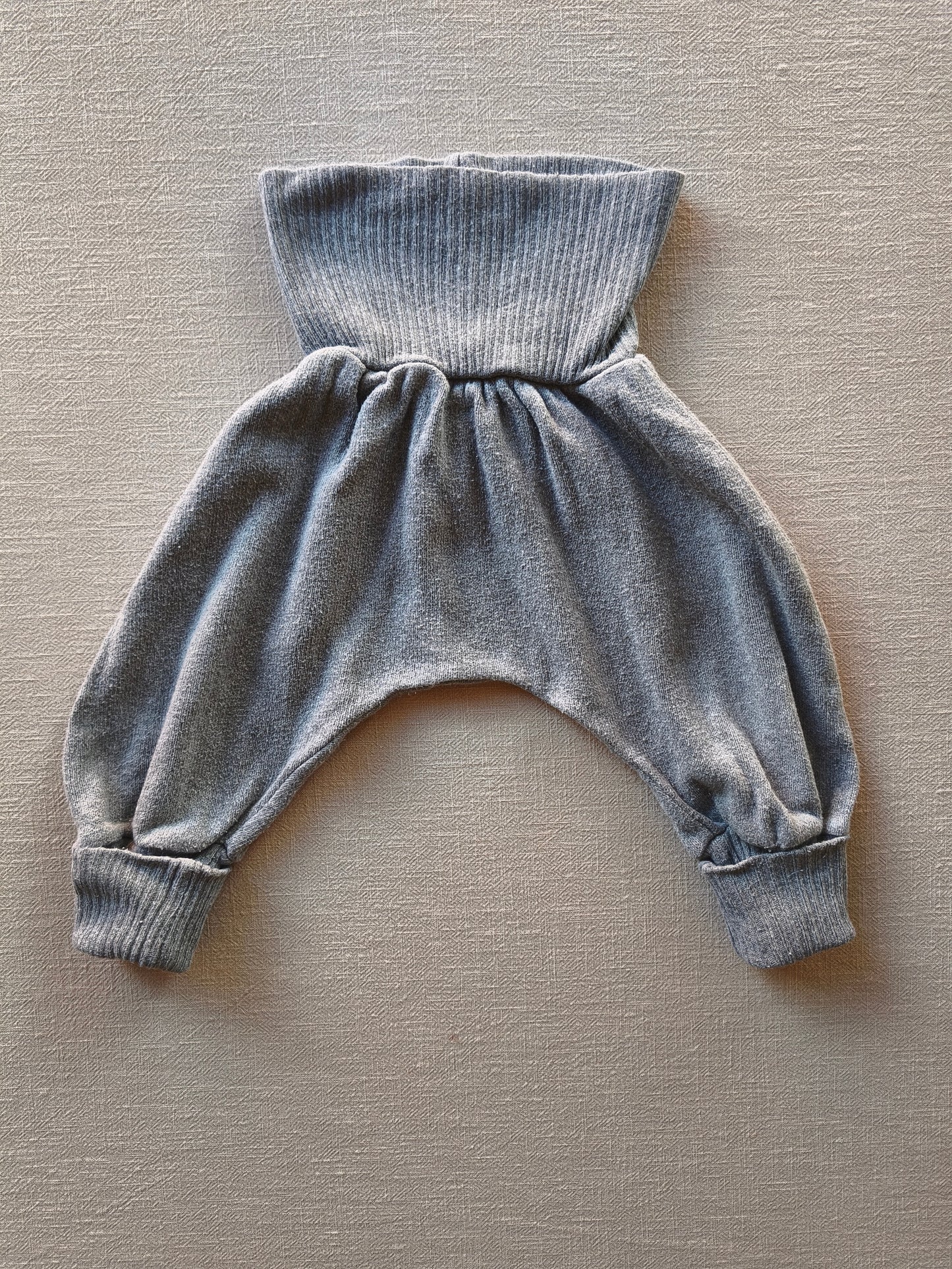 Knitted baby knickerbockers mouse, size 1Y