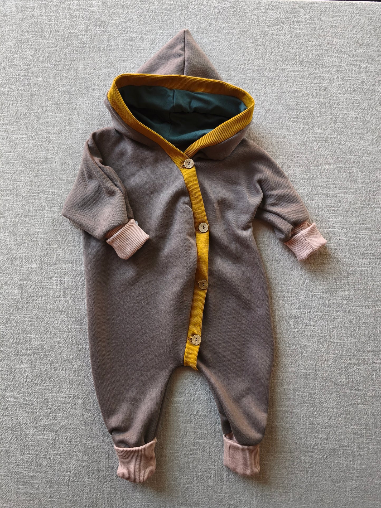Upcycling Kuschelanzug Bio Sweat Praline Gr 6M
