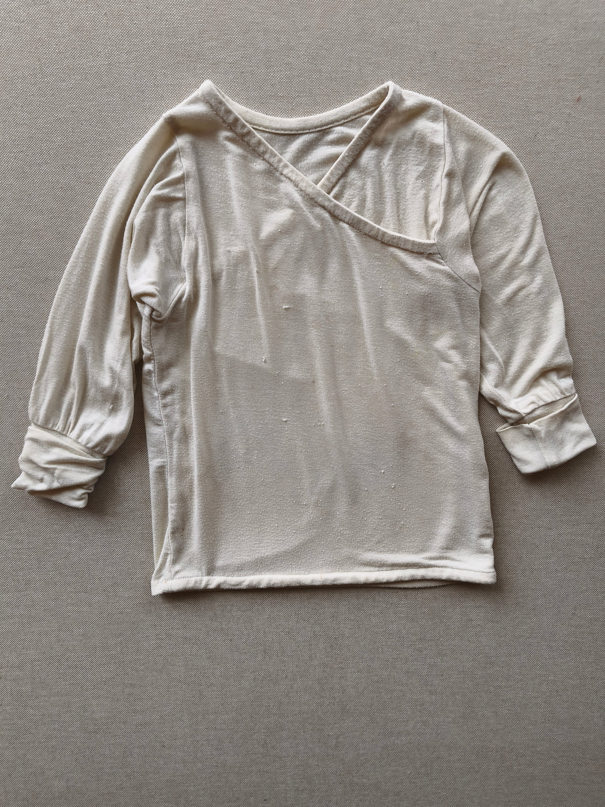Wickelshirt Kaschmir Mix Natur Gr 1Y / Fadenzieher