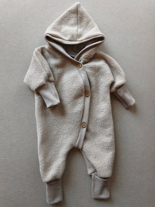 Wollwalk Overall mit Jerseyfutter Sand Gr 3M / kleiner Stofffehler am Bündchen
