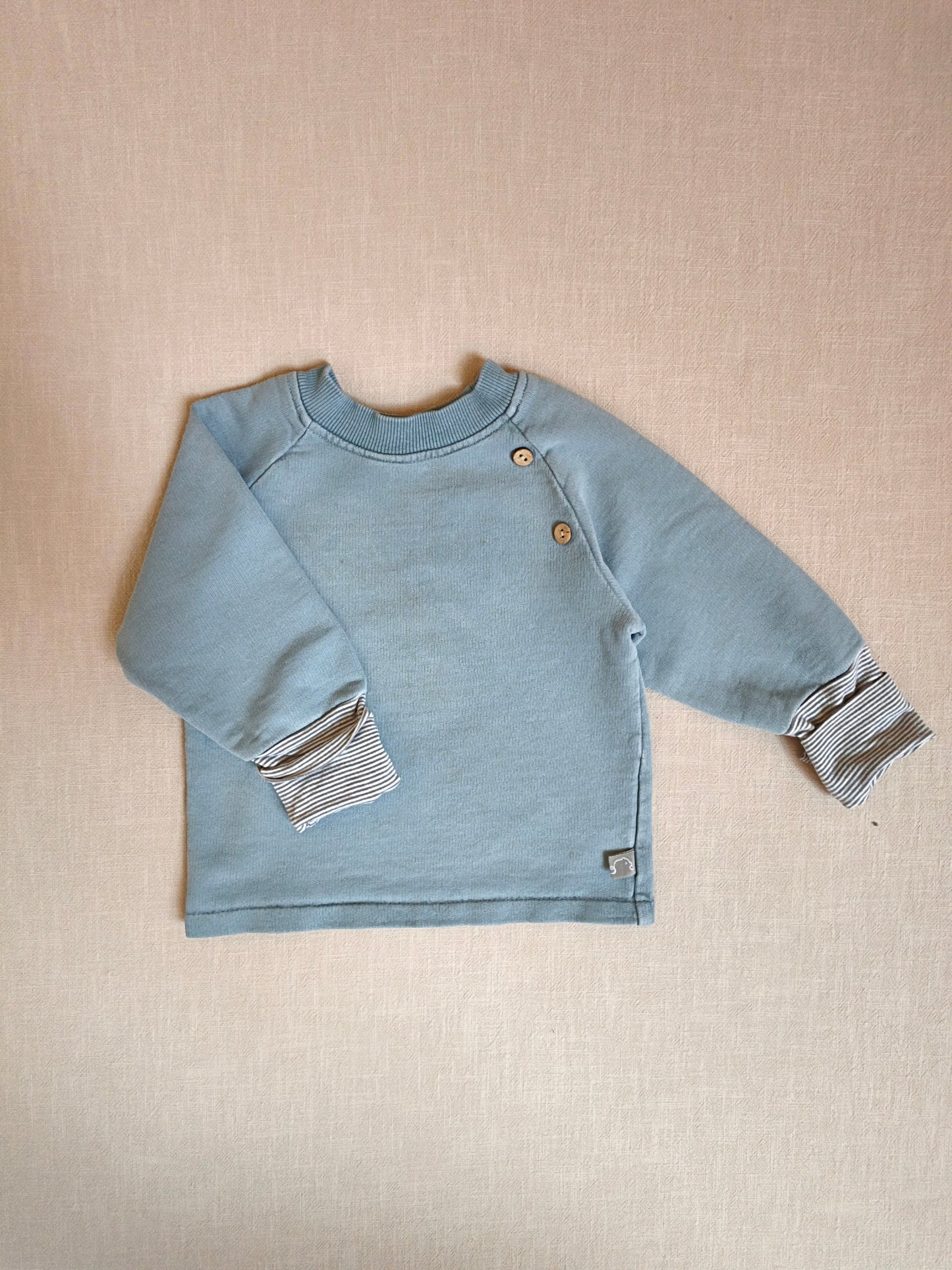 Knopfpulli Sweat Himmelblau Gr. 1