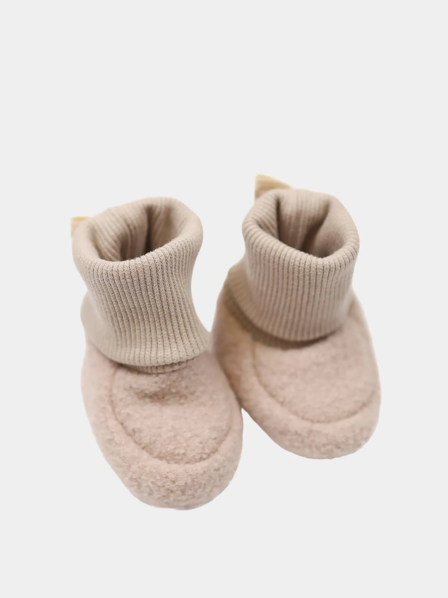 Babybooties Wollwalk in Sand, warme und bequeme Babystrümpfe für die kühlen Monate, ideal für drinnen und draußen.
