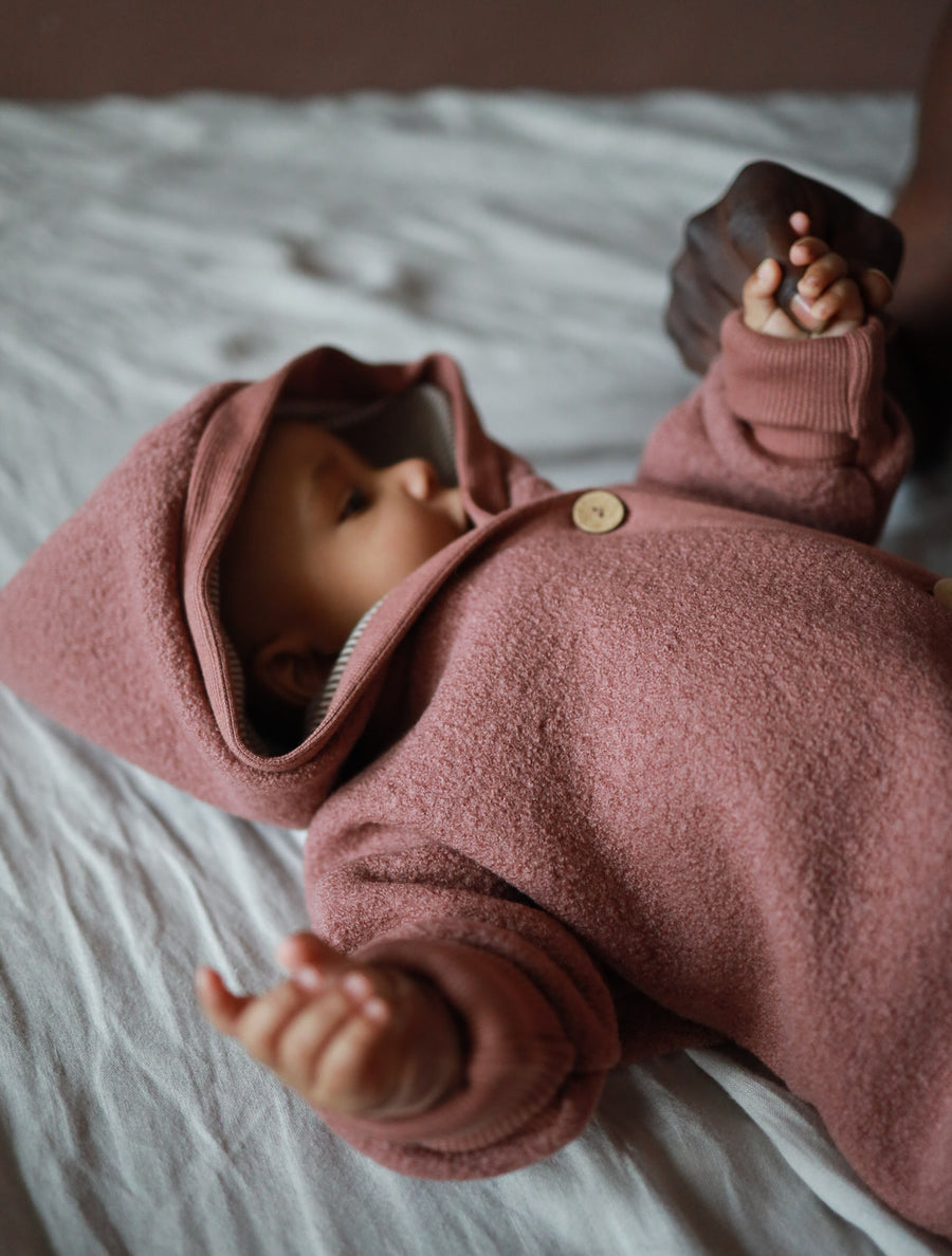 Baby 3 Monate mit Overall Gr 3M