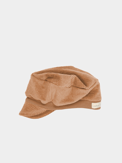 Michelmütze Breitcord Stretch in der Farbe Weizen, handgemacht von petit cochon, perfekt für Übergangstage und kühlere Sommermorgen, mit klassischer Form und verstellbarem Zugband.